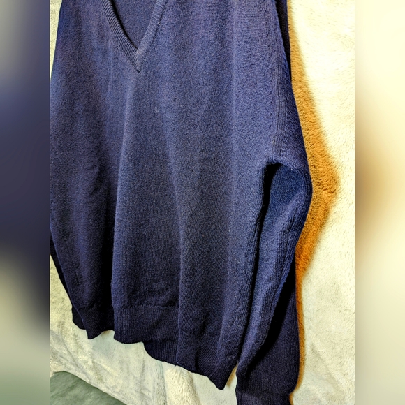 L.L. BEAN Vintage Lambswool V Neck Pullover Navy Made in Scotland Sweater Size L - Picture 5 of 11